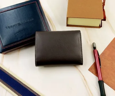 Billetera Tommy Hilfiger color café