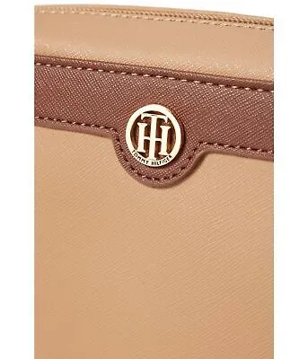 Bolso pequeño Tommy Hilfiger para dama color café