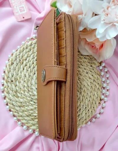 Cartera Stone Mountain Usa para dama color camel