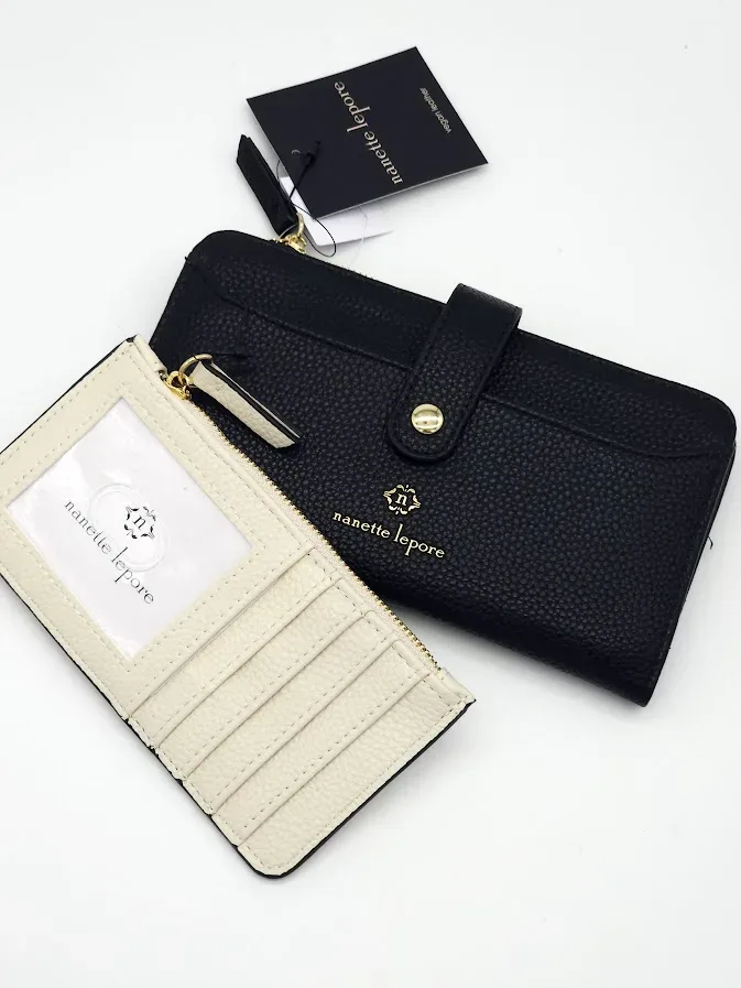 Cartera Nanette lepore color negro y blanco