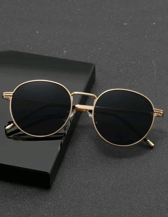 Lentes de sol para caballero color negro con detalles dorados #6799