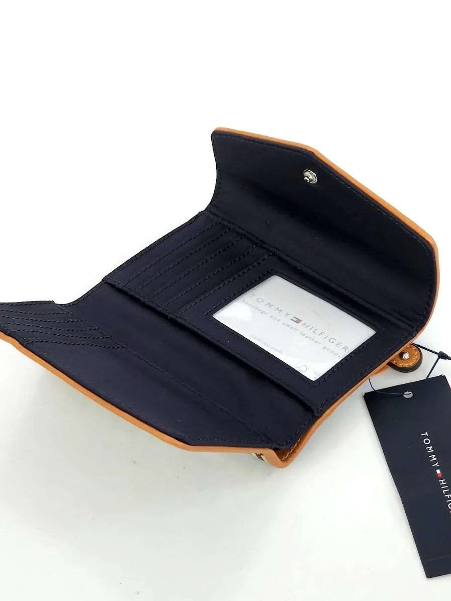 Cartera Tommy Hilfiger color beige y café