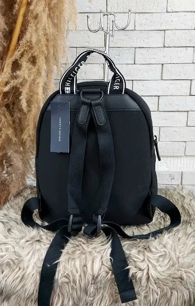 Bolso Tommy Hilfiger para dama color negro