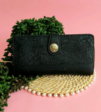 Cartera Stone Mountain Usa para dama color negro