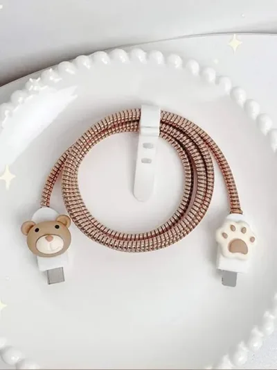 Funda protectora para cargador diseño de oso, confite y pata