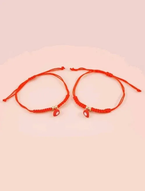 Set de pulceras rojas con corazón