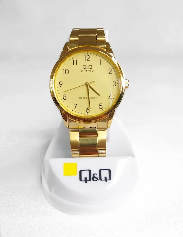 Reloj Q&Q para caballero color dorado