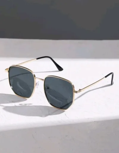 Lentes de sol para dama color negro con detalles dorados #2562