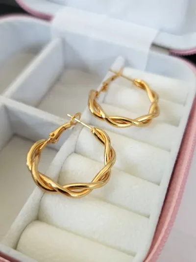 Aretes para dama de fantasía con diseño de argollas entrelazadas