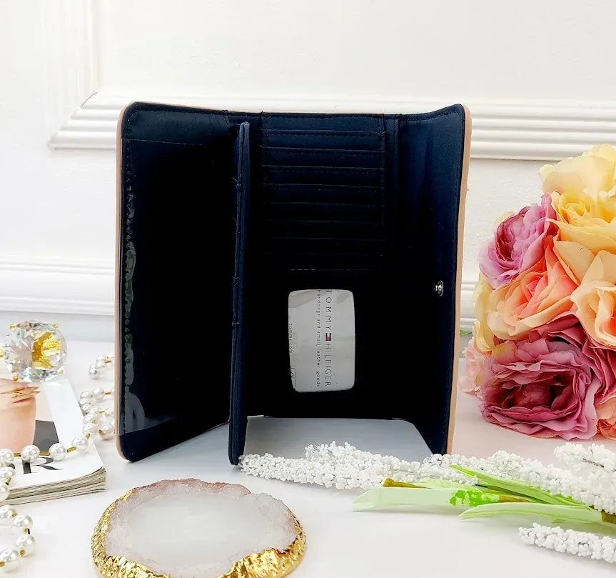 Cartera Tommy Hilfiger para dama color rosa