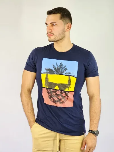Camiseta de hombre Touch and Go azul con diseño tropical
