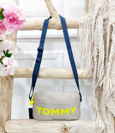 Bolso Tommy Hilfiger para dama color gris