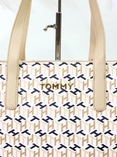 Bolso Tommy Hilfiger para dama color beige