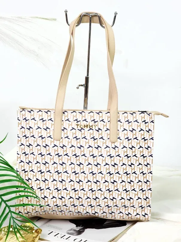 Bolso Tommy Hilfiger para dama color beige