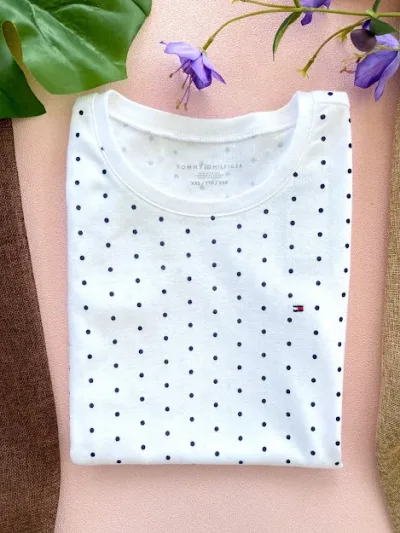 Camiseta Tommy Hilfiger para dama color blanco con puntos negros