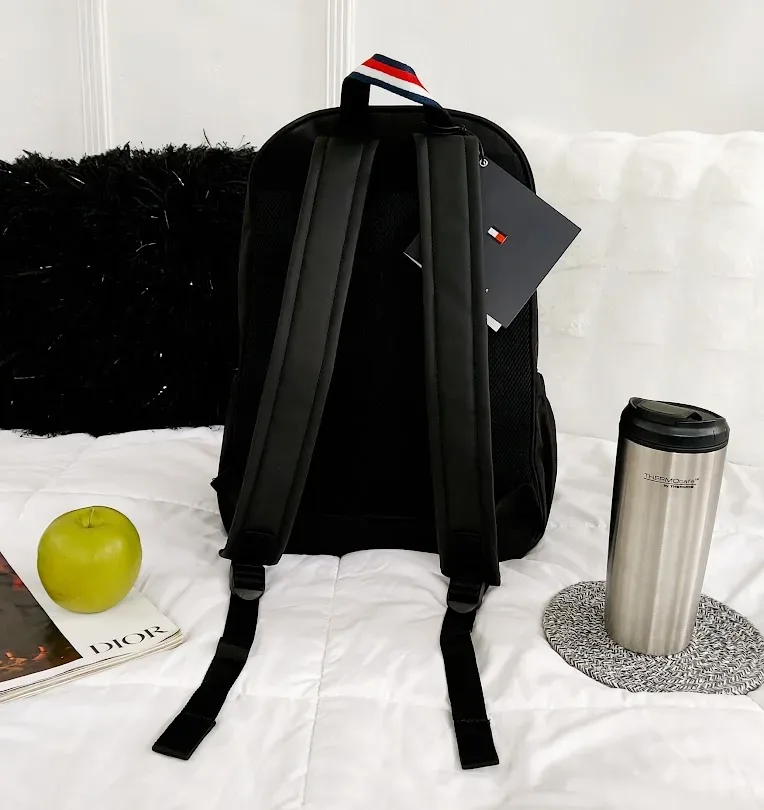 Mochila Tommy Hilfiger para caballero color negro