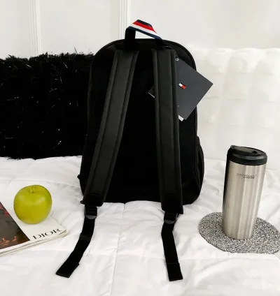 Mochila Tommy Hilfiger para caballero color negro