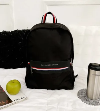 Mochila Tommy Hilfiger para caballero color negro