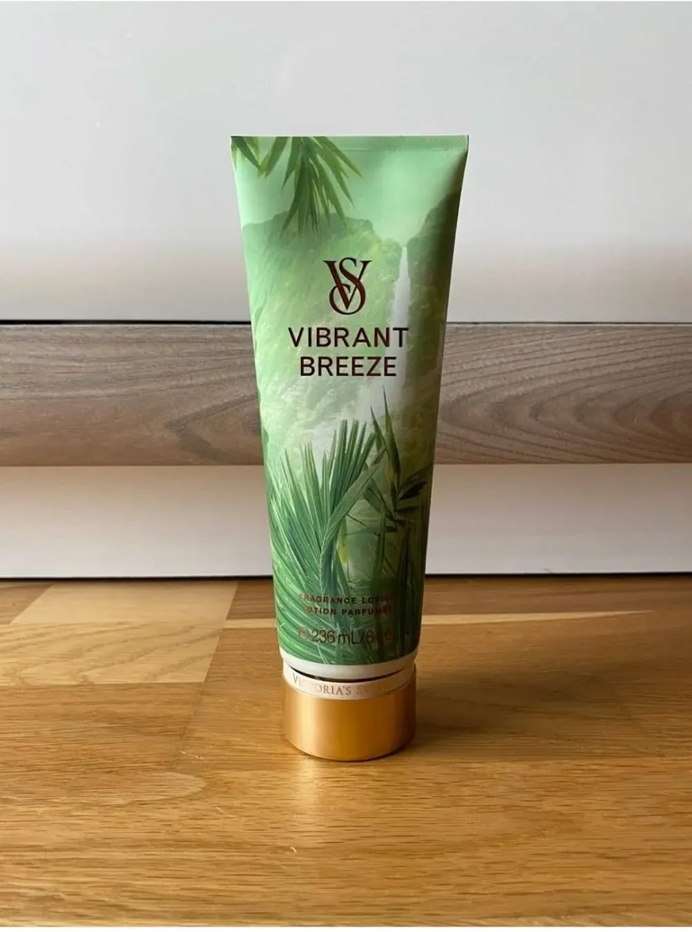 VICTORIA SECRET VIBRANT BREEZE