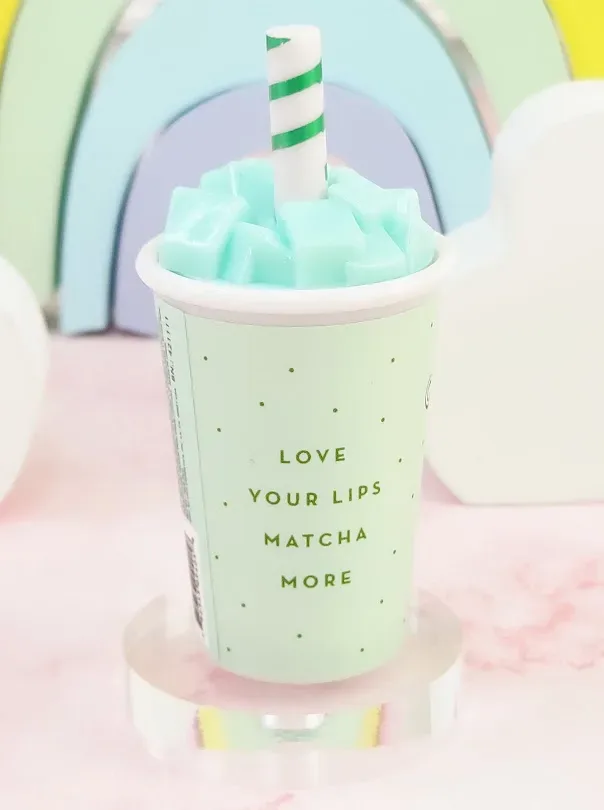 Balsamo labial Matcha Milk Tea para dama color verde