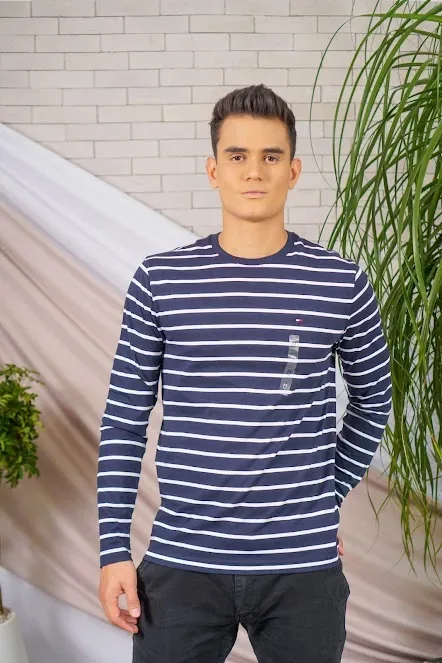 Camiseta Tommy Hilfiger para caballero con diseño a rayas