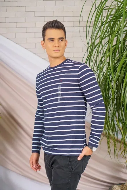 Camiseta Tommy Hilfiger para caballero con diseño a rayas
