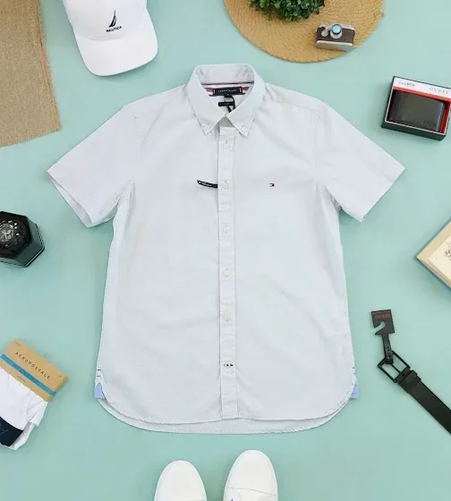 Camisa Tommy Hilfiger para caballero diseño de lunares
