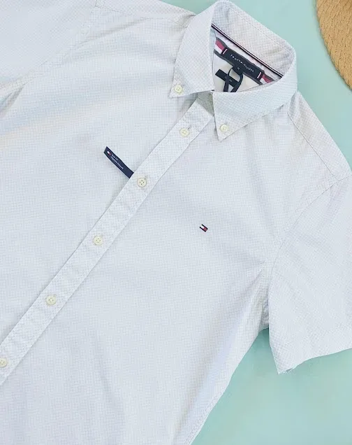 Camisa Tommy Hilfiger para caballero diseño de lunares