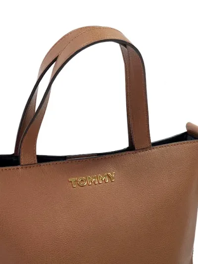 Bolso Tommy Hilfiger para dama color cafe