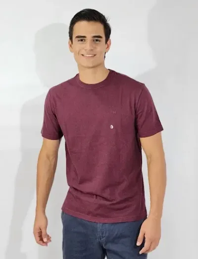 Camiseta American Eagle para caballero color vino
