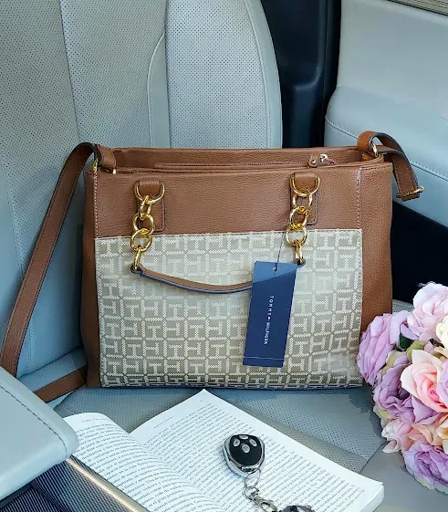 Bolso Tommy Hilfiger para dama color camel y beige
