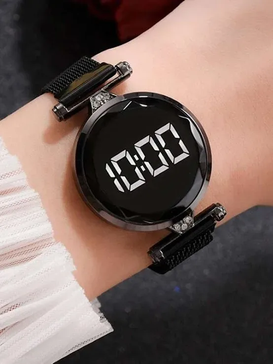 Reloj digital para dama color negro.