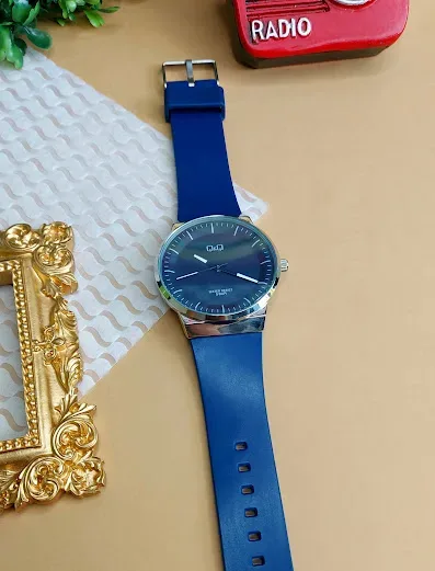 Reloj Q&Q para caballero color plateado color azul