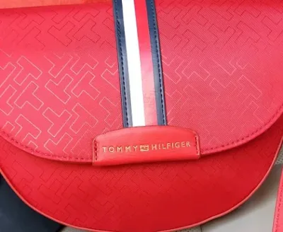 Bolso Tommy Hilfiger para dama color rojo