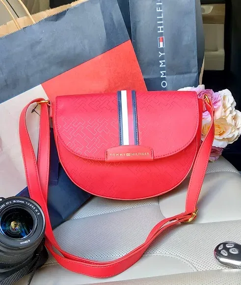 Bolso Tommy Hilfiger para dama color rojo