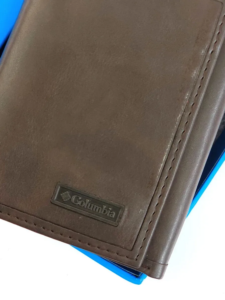 Billetera Columbia color café oscuro