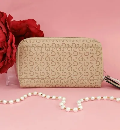 Cartera Guess para dama color rosa