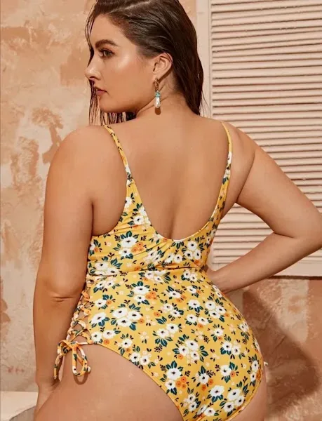 Vestido de baño para dama color amarillo con estampado floral