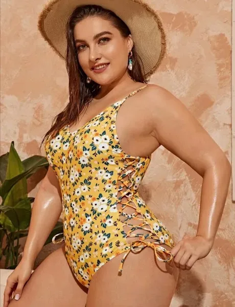 Vestido de baño para dama color amarillo con estampado floral