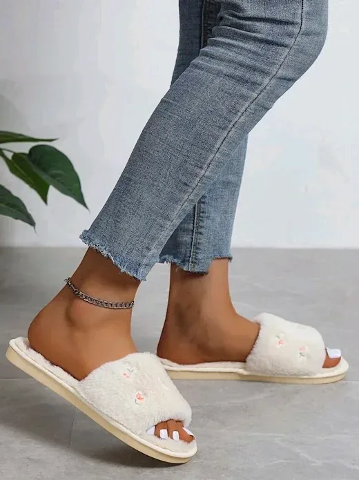 Pantuflas para dama color blanco con diseño de cereza