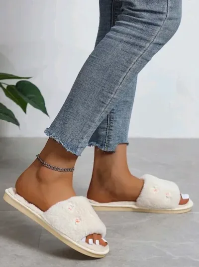 Pantuflas para dama color blanco con diseño de cereza