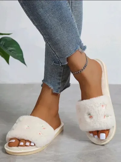 Pantuflas para dama color blanco con diseño de cereza