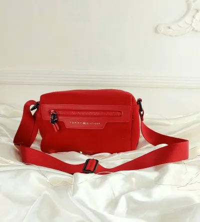Bolso Tommy Hilfiger para dama color rojo