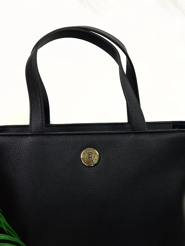 Bolso Tommy Hilfiger para dama color negro