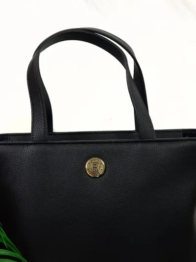 Bolso Tommy Hilfiger para dama color negro