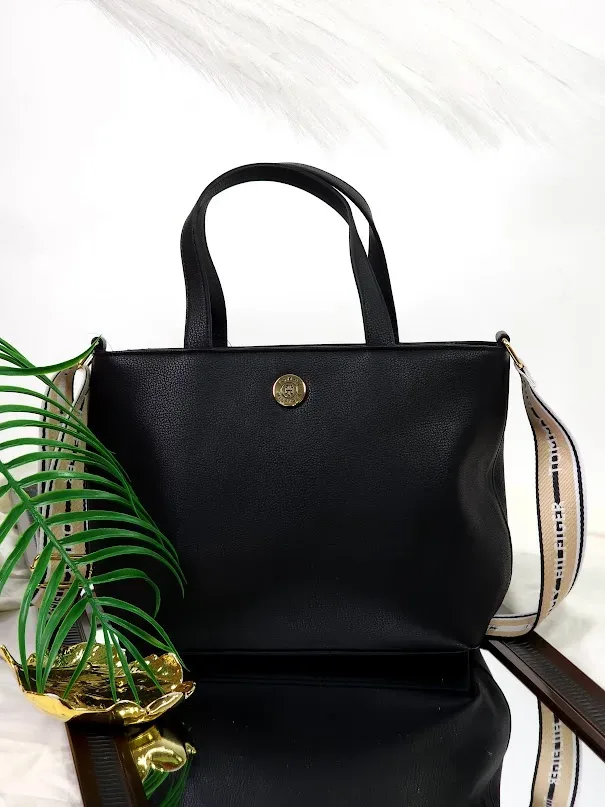 Bolso Tommy Hilfiger para dama color negro