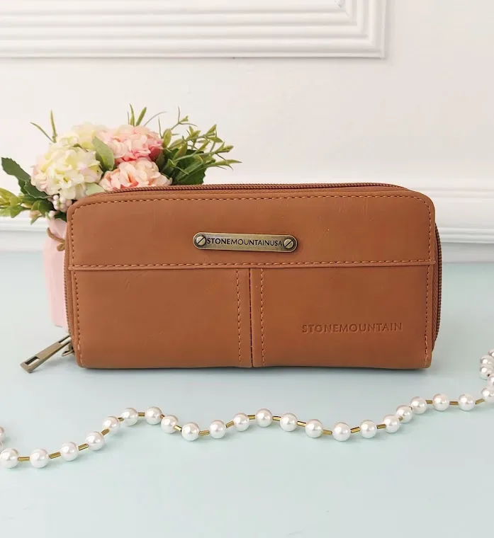 Cartera Stone Mountain Usa para dama color camel
