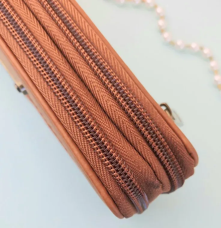 Cartera Stone Mountain Usa para dama color camel