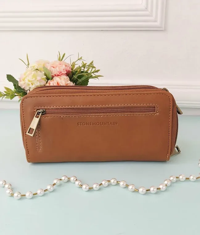 Cartera Stone Mountain Usa para dama color camel