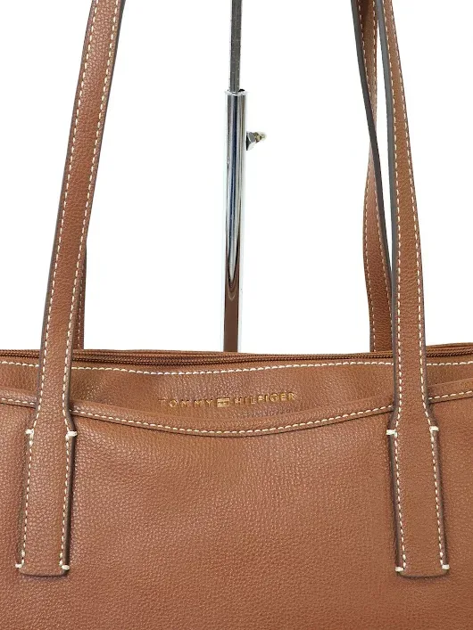 BolsoTommy Hilfiger para dama color cafe